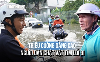 Triều cường dâng cao ở TP.HCM: Đi tiếp sợ chết máy, quay đầu lại gặp ùn tắc