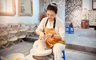 Nghệ nhân thời đại mới giữa làng gốm Bát Tràng

