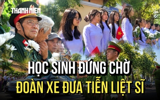Tiễn đưa 731 hài cốt liệt sĩ: Học sinh TP.HCM dậy sớm chờ đoàn xe ngang qua trường
