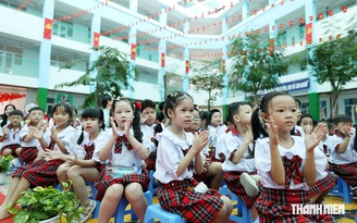 Dạy tiếng Anh bắt buộc từ lớp 1: Nặng đọc viết sẽ khiến trẻ áp lực Dạy tiếng Anh bắt buộc từ lớp 1: Nặng đọc viết sẽ khiến trẻ áp lực