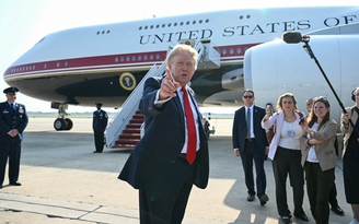 Ông Trump nói chỉ 'hỏi mượn' chuyên cơ nhưng Qatar tặng luôn