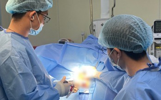 Đi tiêu ra máu kéo dài, người đàn ông phát hiện trĩ kèm thiếu máu nặng