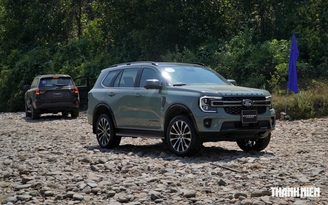 SUV 7 chỗ: Ford Everest tăng tốc, Toyota Fortuner lại bị bỏ xa