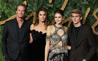 Siêu mẫu Cindy Crawford lần đầu lên tiếng sau cú sốc mất con trai duy nhất