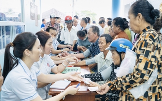 Trường Đại học Y Dược Cần Thơ khám bệnh, cấp thuốc miễn phí tại Cà Mau Trường Đại học Y Dược Cần Thơ khám bệnh, cấp thuốc miễn phí tại Cà Mau