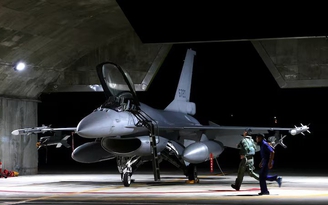 Đài Loan tiếp nhận 2 tiêm kích F-16V đầu tiên