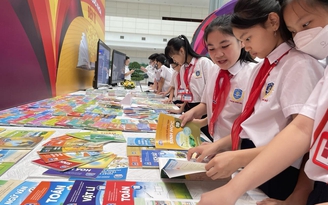 Bộ GD-ĐT: Không viết lại sách giáo khoa từ đầu