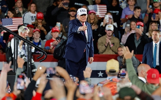 Trước thềm bầu cử, ông Trump lại hứa tặng hàng tỉ USD cho người dân