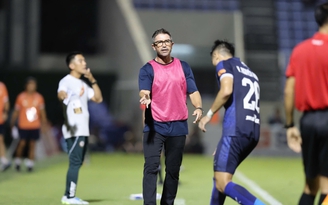 HLV Kewell mất quyền họp báo sau trận thua Đà Nẵng, trợ lý đội Hà Nội giải thích lý do nóng