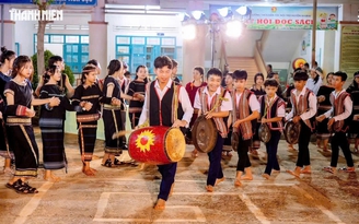 Giữ gìn văn hóa cồng chiêng Tây nguyên từ nhà trường