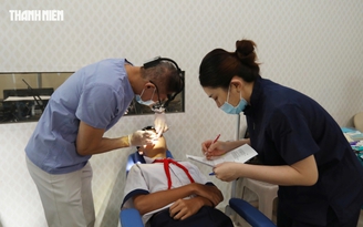 Chăm sóc cột sống, răng miệng cho trẻ mồ côi Chăm sóc cột sống, răng miệng cho trẻ mồ côi