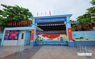 Hiệu trưởng quản lý gần 10.000 học sinh, địa phương đề xuất tổ chức lại trường