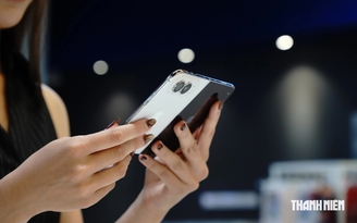 Apple bị tố vội vàng tung iPhone Duo ra thị trường?