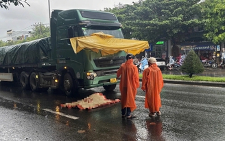 Xe đầu kéo va chạm xe máy trên quốc lộ 1, người đàn ông tử vong tại chỗ