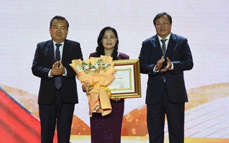 Nhiều tập thể, doanh nhân tiêu biểu ở Tây Ninh được tôn vinh Nhiều tập thể, doanh nhân tiêu biểu ở Tây Ninh được tôn vinh