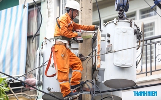 Không tăng giá điện, vẫn phập phồng giá xăng Không tăng giá điện, vẫn phập phồng giá xăng