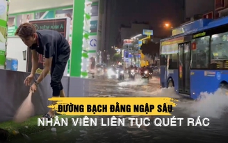 Mưa lớn chiều tối 7.10: Đường Bạch Đằng ngập quá vỉa hè, nhân viên tất bật quét rác