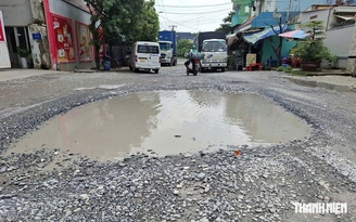 TP.HCM: Nỗi lo khi đi qua những 'ổ gà, ổ voi' TP.HCM: Nỗi lo khi đi qua những 'ổ gà, ổ voi'