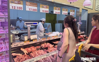 Giá heo 'vạ lây' vì thịt bẩn