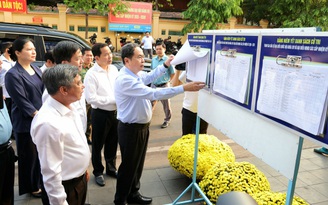 Chủ tịch Quốc hội Trần Thanh Mẫn kiểm tra chuẩn bị bầu cử tại Cần Thơ