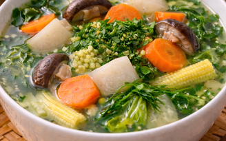 Bác sĩ: Những món canh ngày tết giúp nhẹ bụng, trọn vị sum vầy