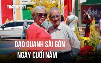 TP.HCM trước đêm giao thừa: Người dân gửi lời chào năm Bính Ngọ