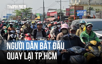 Người dân lỉnh kỉnh đồ đạc quay lại TP.HCM