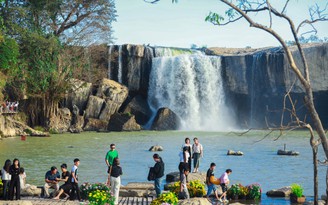 Thác Dray Nur hồi sinh ngoạn mục sau bão lũ