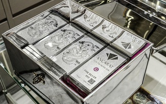 Giá bạc vượt 91 triệu đồng/kg, người 'đu đỉnh' vẫn lỗ nặng