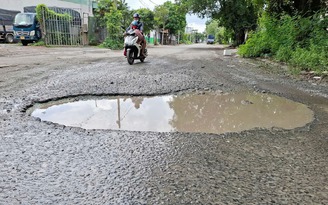 Đường xuống cấp, đi lại khó khăn