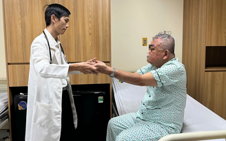 Cứu người đàn ông đột quỵ vượt quá 'giờ vàng'