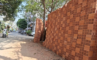 Cửa hàng vật liệu xây dựng lấn chiếm đường