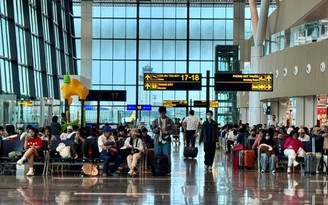 Tân Sơn Nhất đón khách đông kỷ lục Tết 2026, ngày nào cao điểm nhất?