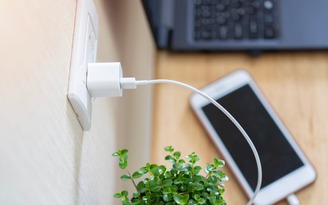 Thói quen khiến pin điện thoại 'chai' nhanh nhất cần bỏ ngay