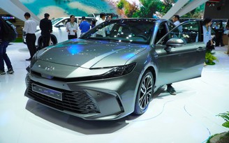 Bán chưa tới 20 xe, Toyota Camry vẫn dẫn đầu phân khúc sedan hạng D