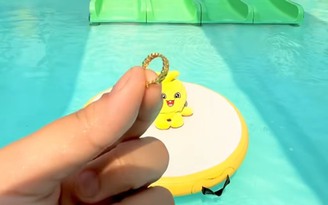 Nhân viên khu vui chơi nhặt được bông tai vàng, đăng clip tìm người đánh rơi