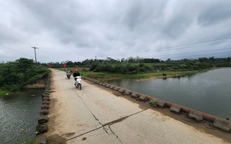 Bất an cây cầu dân sinh xuống cấp