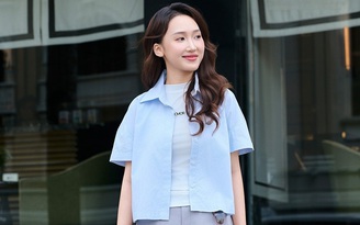 Đánh thức vẻ trẻ trung bằng cách phối giày thể thao với váy