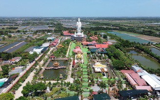 Ngôi chùa miền Tây có tượng Quan Âm cao 71 m, đẹp như chốn tiên cảnh