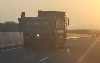 CSGT xử phạt nhiều xe tải, xe khách cố 'bám làn trái' trên cao tốc