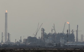 Dầu khí Trung Đông nguy nan, thế giới tìm cách 'buộc bụng'