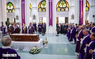 Tôn nghiêm nghi thức tẩn liệm Đức Hồng y Gioan Baotixita Phạm Minh Mẫn