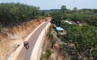 Chủ tịch Đồng Nai chỉ đạo xử lý ngay vụ 'nhà dân chênh vênh bên mép vực sâu'