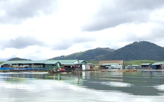 Làng bồng bềnh trên dòng Pô Kô