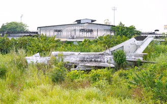 Sẽ di dời máy bay MiG-21 bị 'bỏ quên' nhiều năm giữa khu dân cư Cà Mau
