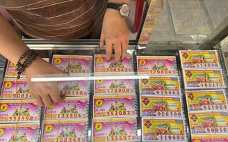 Không thể 'đẩy' hết rủi ro cho người bán vé số