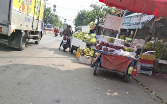 Buôn bán tràn lan, lấn chiếm vỉa hè, lòng đường