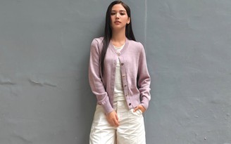 Bảng màu thời trang mùa xuân được làm dịu nhờ quần trắng tinh khôi