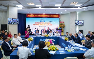 Hàng không, du lịch ứng phó 'cơn lốc ngược'