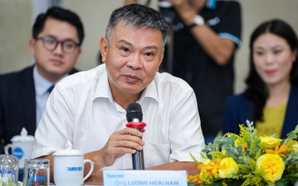 Có nên bỏ trần giá vé máy bay nội địa?